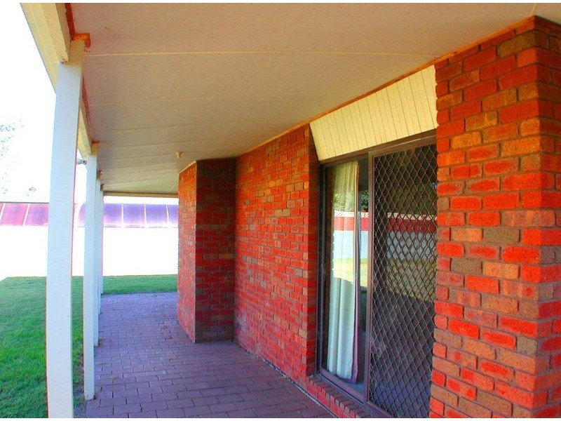 215 Victoria Street, Deniliquin NSW 2710