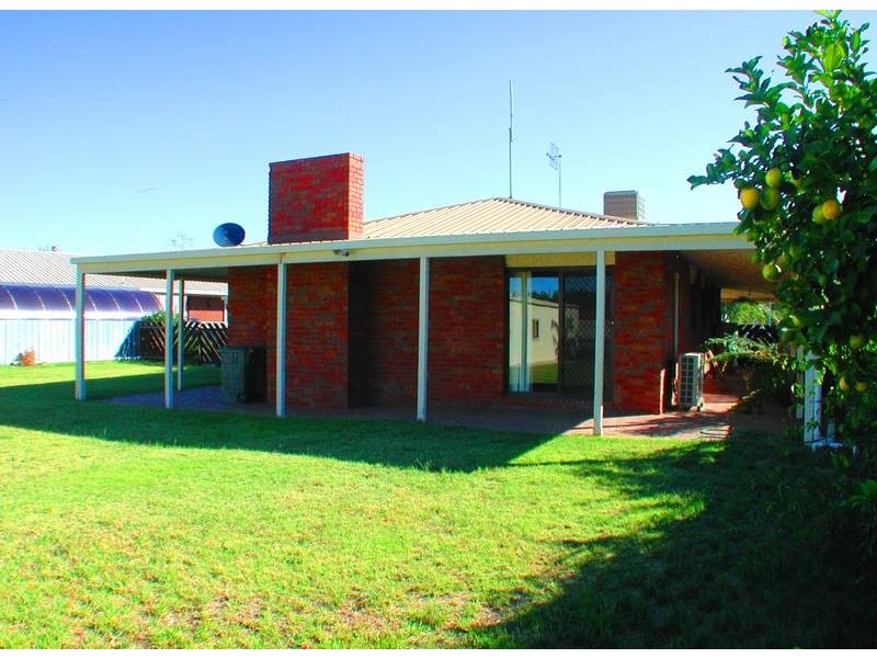 215 Victoria Street, Deniliquin NSW 2710