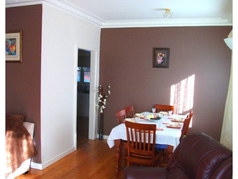 80 macauley, Deniliquin NSW 2710