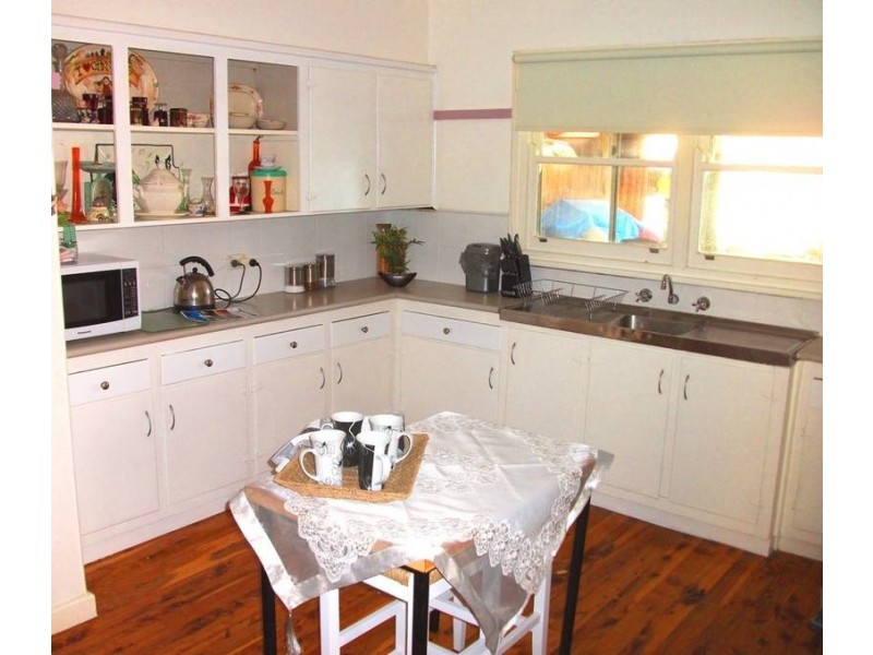 80 macauley, Deniliquin NSW 2710