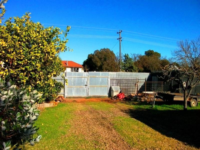 105 Dick Street, Deniliquin NSW 2710
