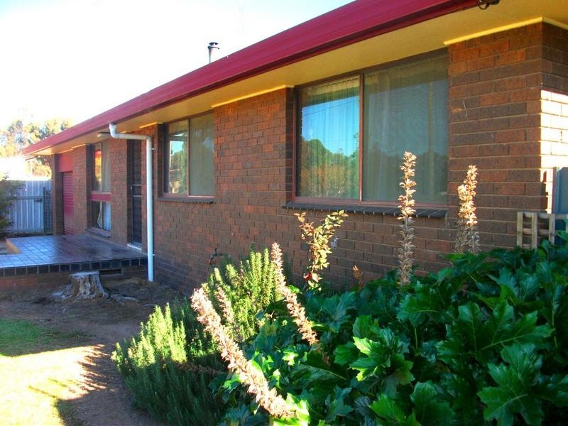 30 Dampier, Deniliquin NSW 2710