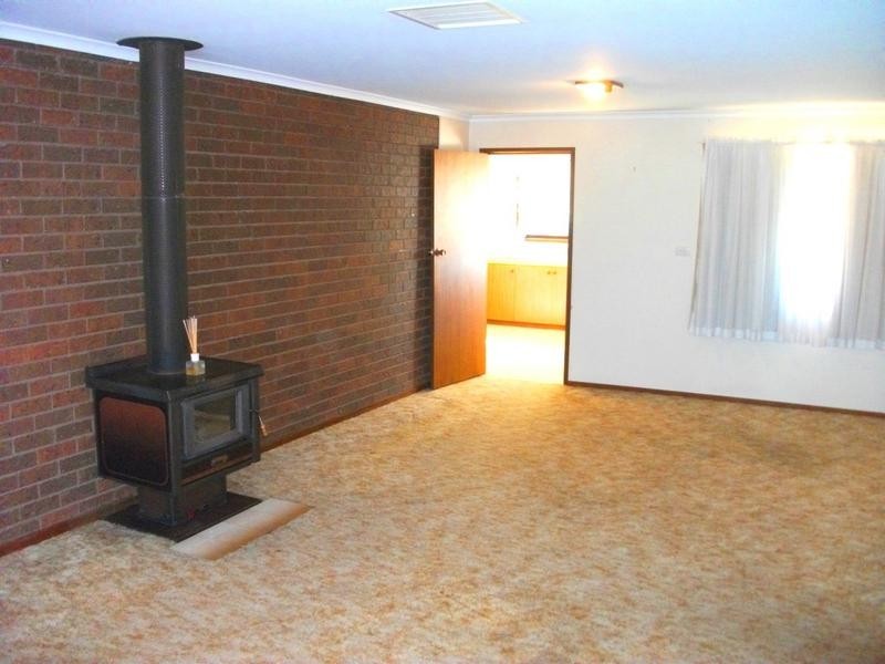 30 Dampier, Deniliquin NSW 2710