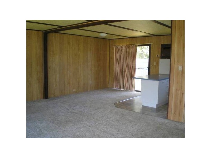 2/279 Victoria Street, Deniliquin NSW 2710