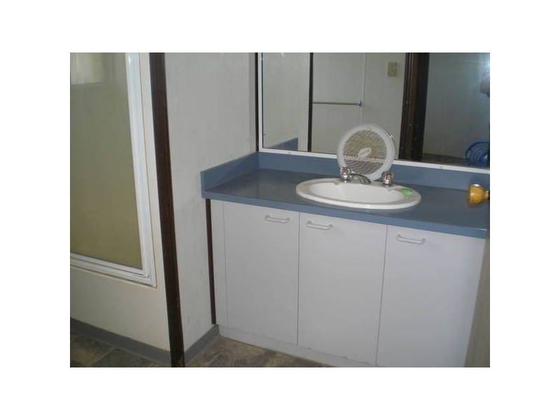 2/279 Victoria Street, Deniliquin NSW 2710