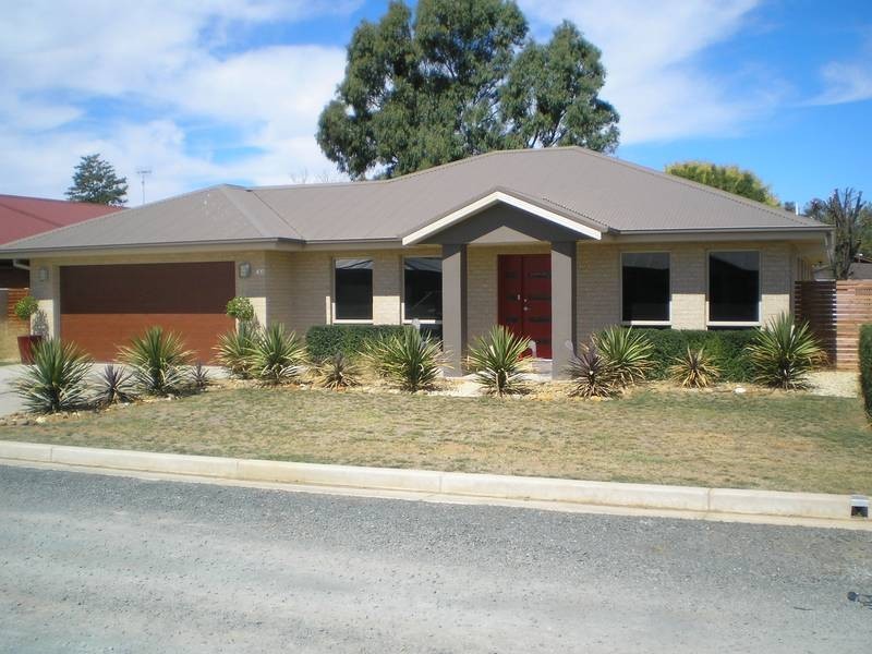 146 McMillan Street, Deniliquin NSW 2710