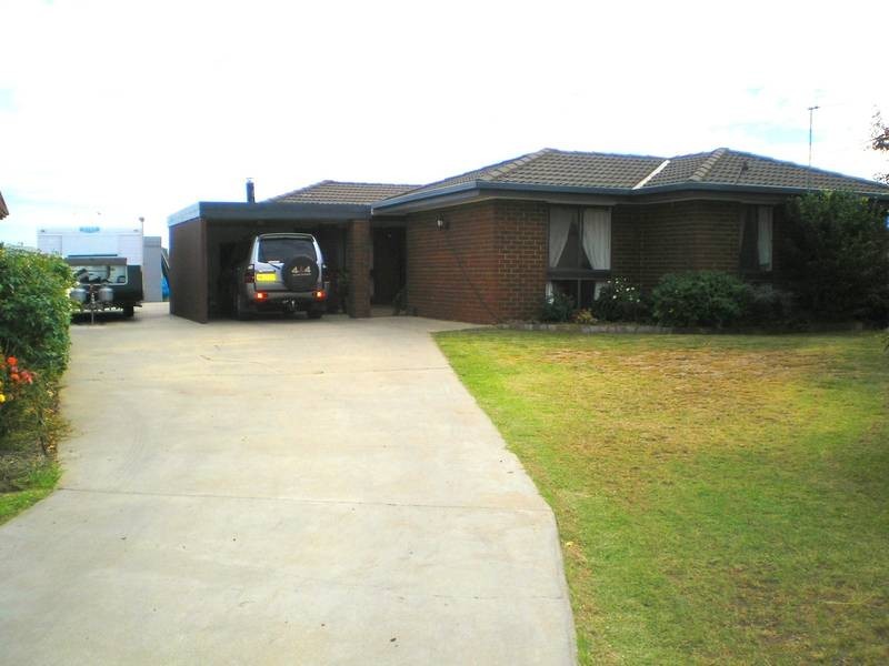 3 Adele Court, Deniliquin NSW 2710