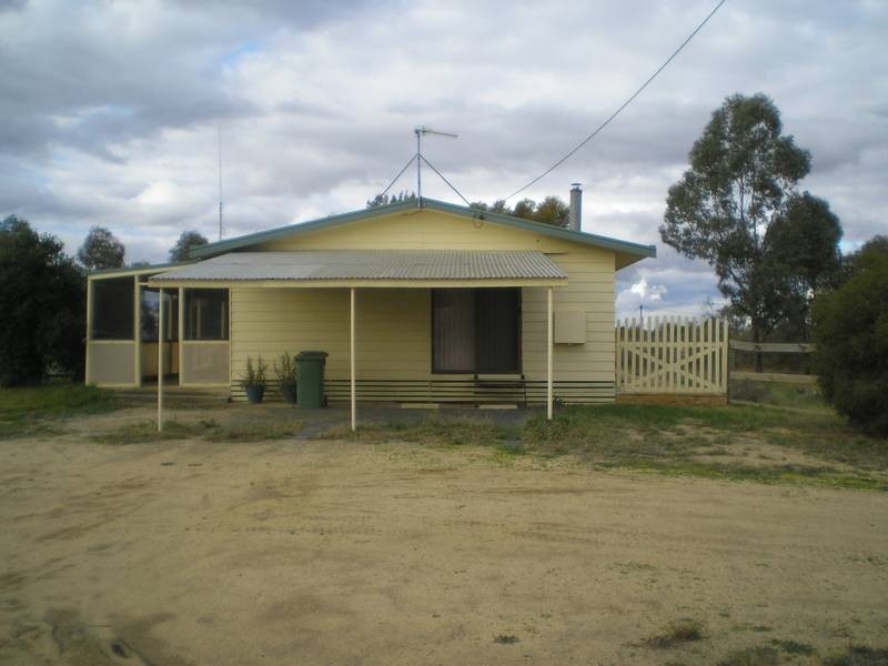 6 OLD RACECOURSE ROAD, Deniliquin NSW 2710
