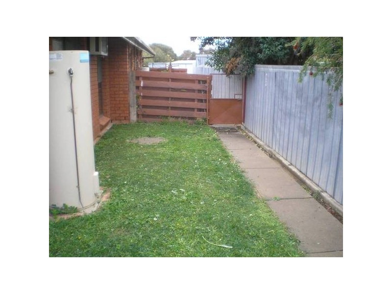 2/425 HARFLUER STREET, Deniliquin NSW 2710