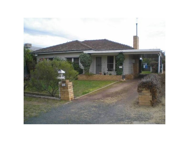 115 Edwards Street, Deniliquin NSW 2710