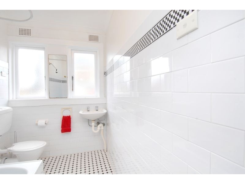 68 Anzac Parade, Kensington NSW 2033