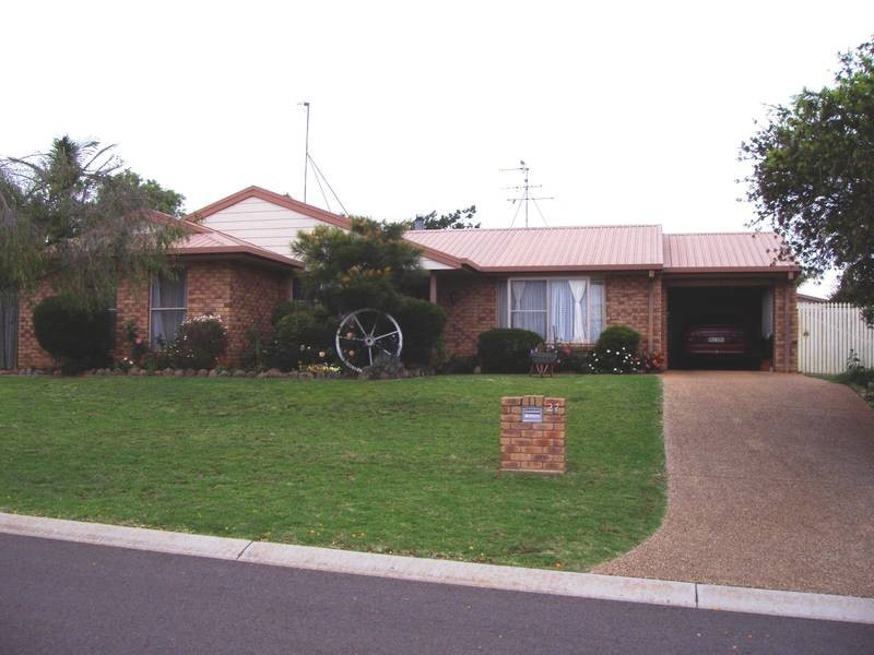 27 MOORE CRESCENT, Wilsonton QLD 4350