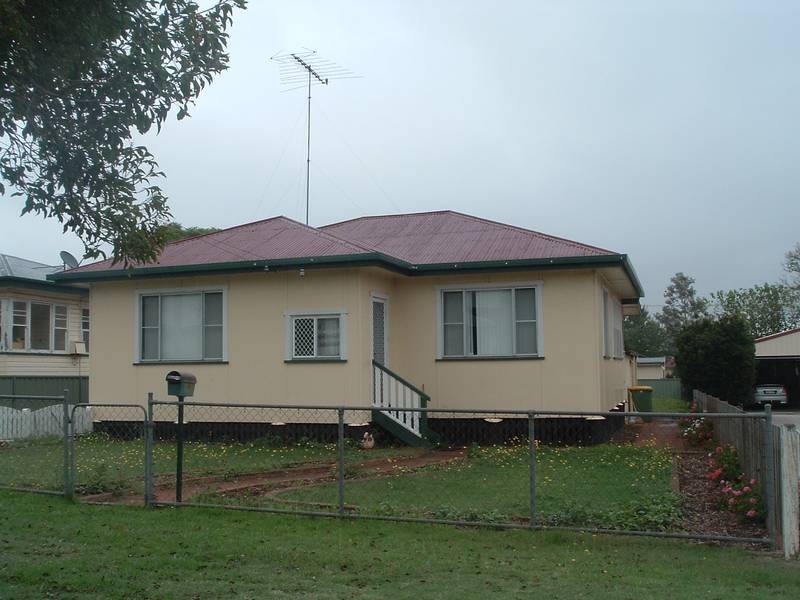 17 MONASH STREET, Newtown QLD 4350