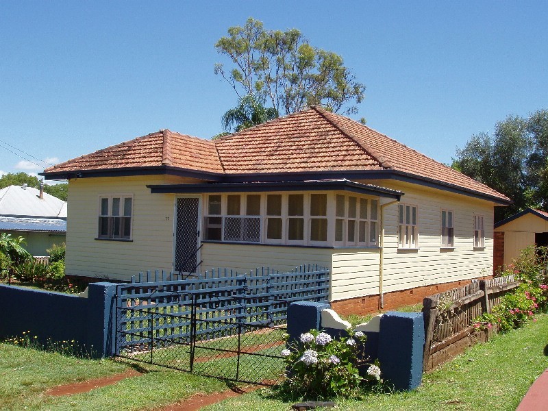 Mount Lofty QLD 4350