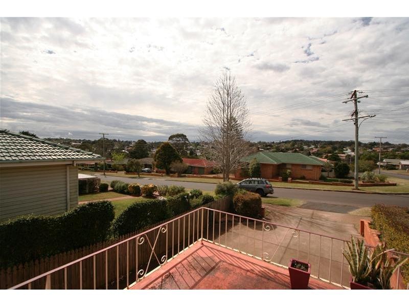 Centenary Heights QLD 4350