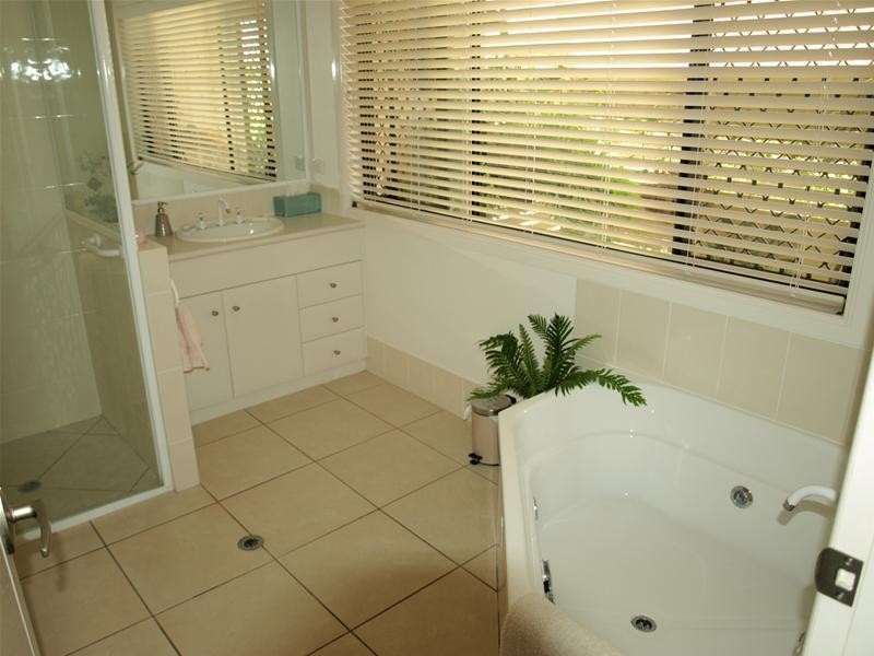 Kearneys Spring QLD 4350