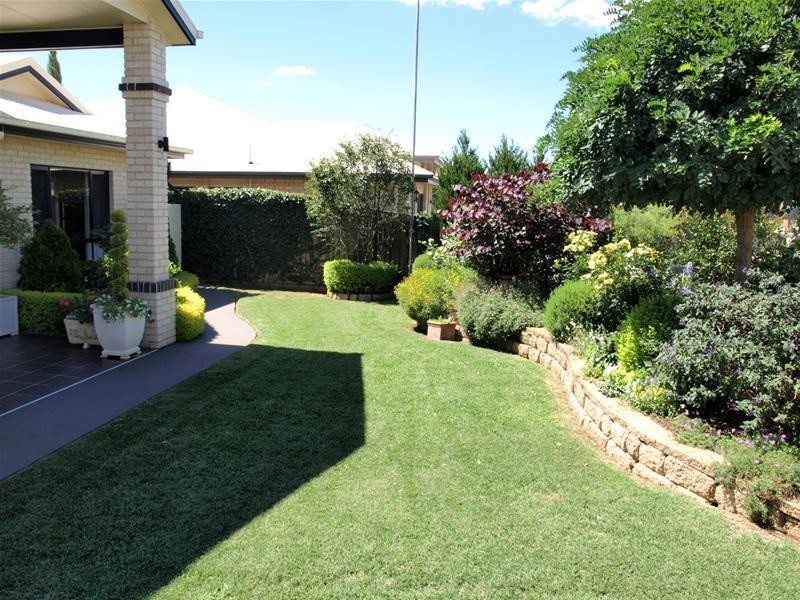 Kearneys Spring QLD 4350