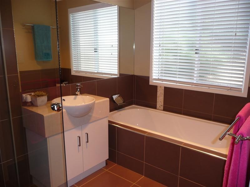 Kearneys Spring QLD 4350