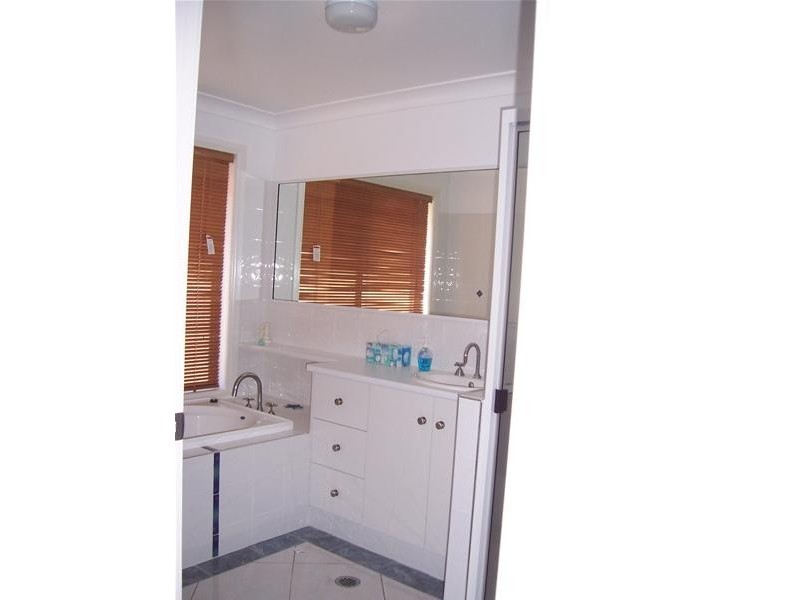 Kearneys Spring QLD 4350