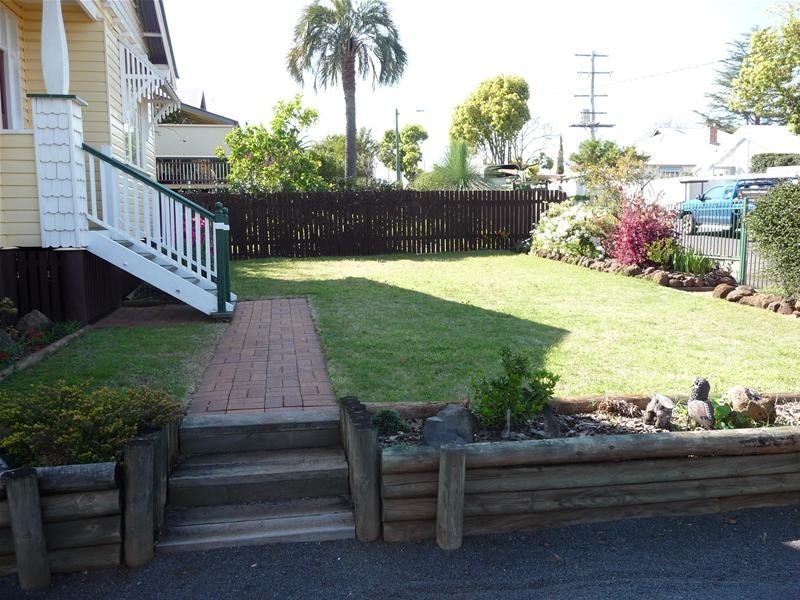 Mount Lofty QLD 4350