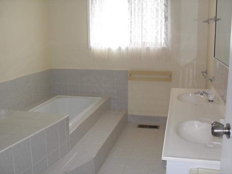 Kearneys Spring QLD 4350