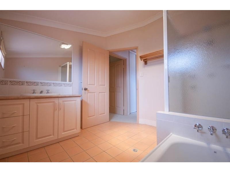 Kearneys Spring QLD 4350