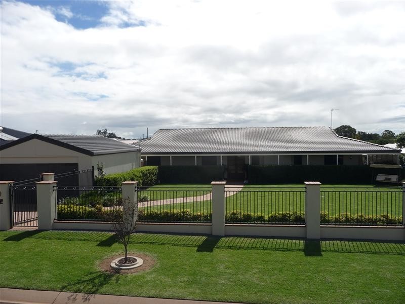 Kearneys Spring QLD 4350