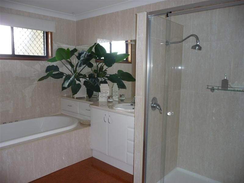 Kearneys Spring QLD 4350