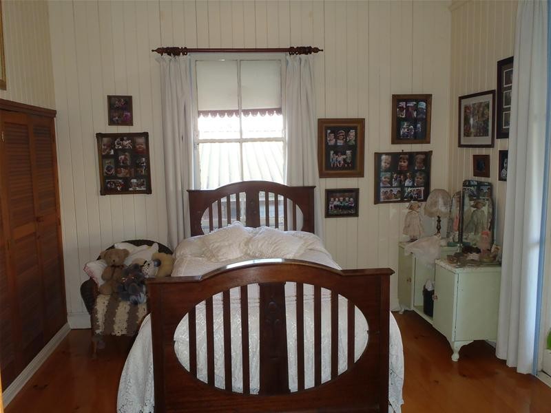 Centenary Heights QLD 4350