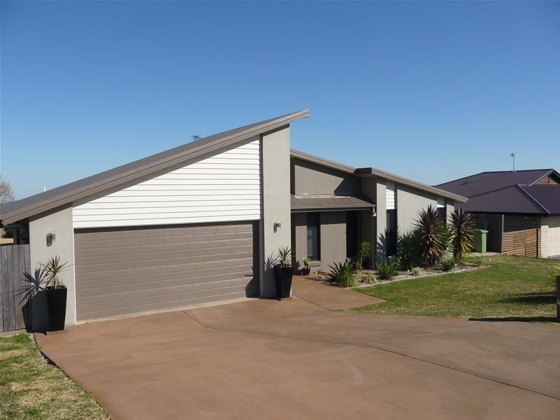 1 Koel Crescent, Highfields QLD 4352