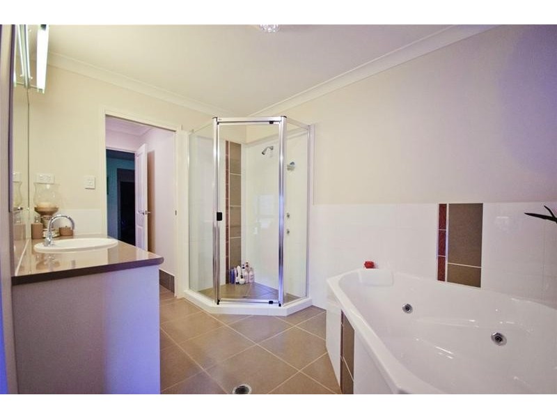 1 Koel Crescent, Highfields QLD 4352