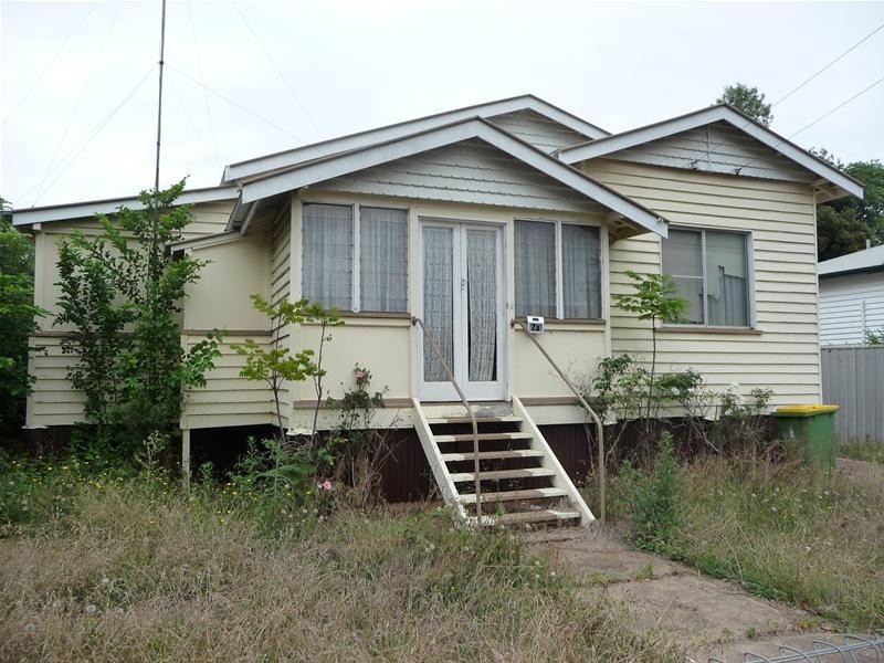 2a Jenkins Street, Newtown QLD 4350