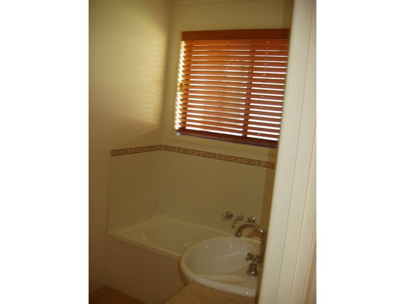 Centenary Heights QLD 4350