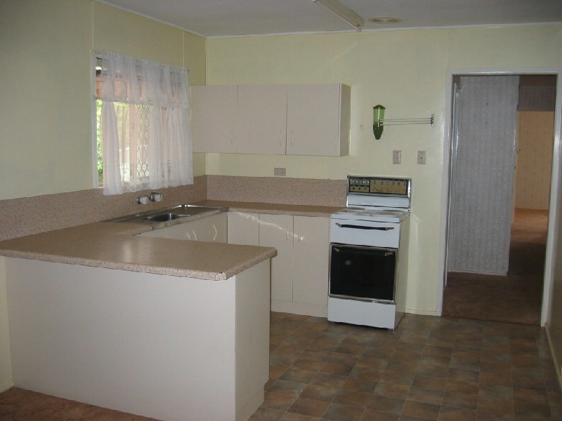 17 LEAHY STREET, Rockville QLD 4350