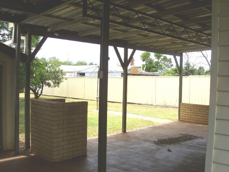 37 HENDERSON STREET, Newtown QLD 4350