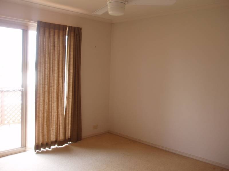 9/247 HERRIES STREET, Newtown QLD 4350