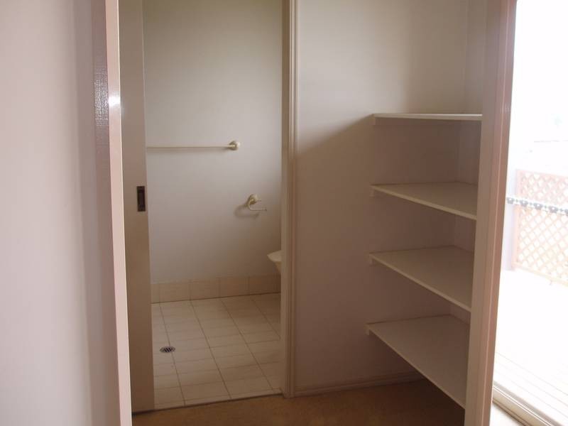 9/247 HERRIES STREET, Newtown QLD 4350