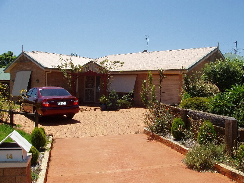 14 DARMSTADT STREET, Kearneys Spring QLD 4350