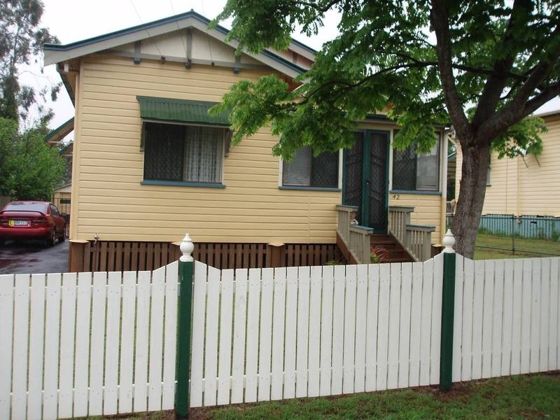 42 CLARK STREET, South Toowoomba QLD 4350