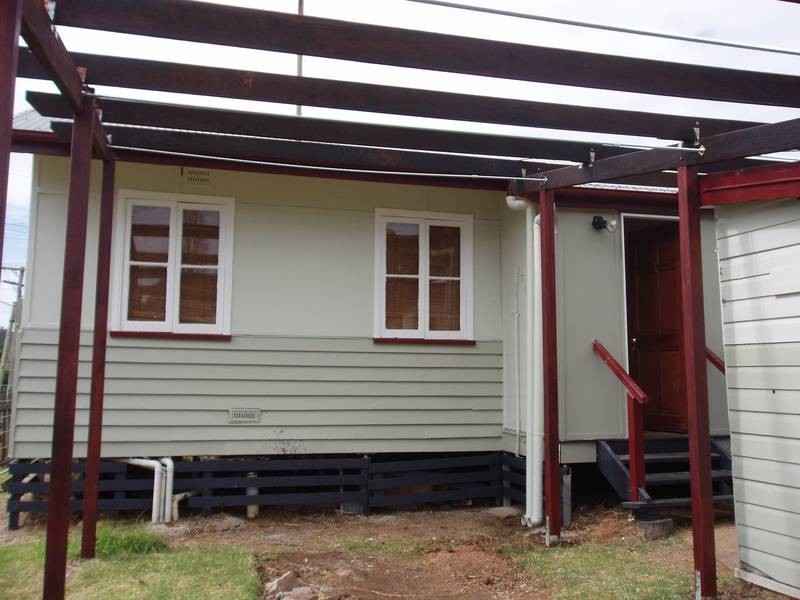 4/21 WEST STREET, Newtown QLD 4350