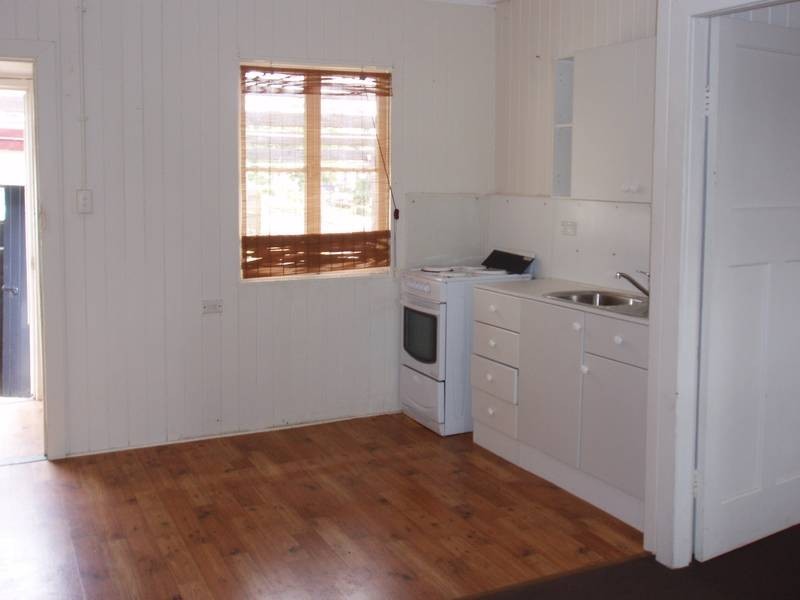 4/21 WEST STREET, Newtown QLD 4350