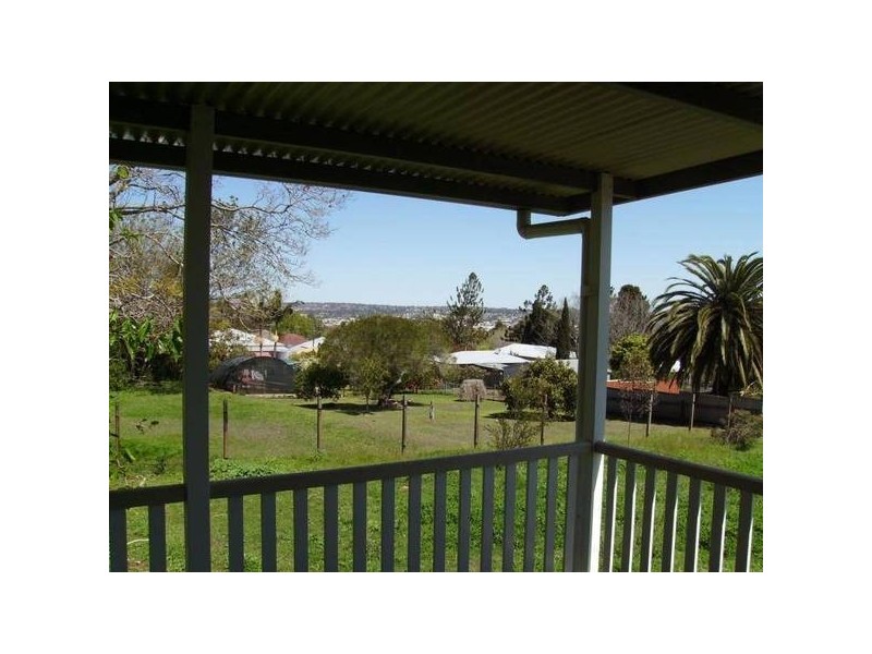 Mount Lofty QLD 4350