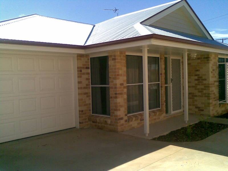 2/49 GOSTWYCK STREET, Newtown QLD 4350