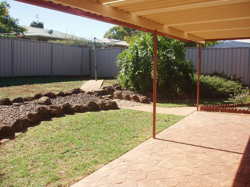33 LIQUIDAMBER STREET, Glenvale QLD 4350
