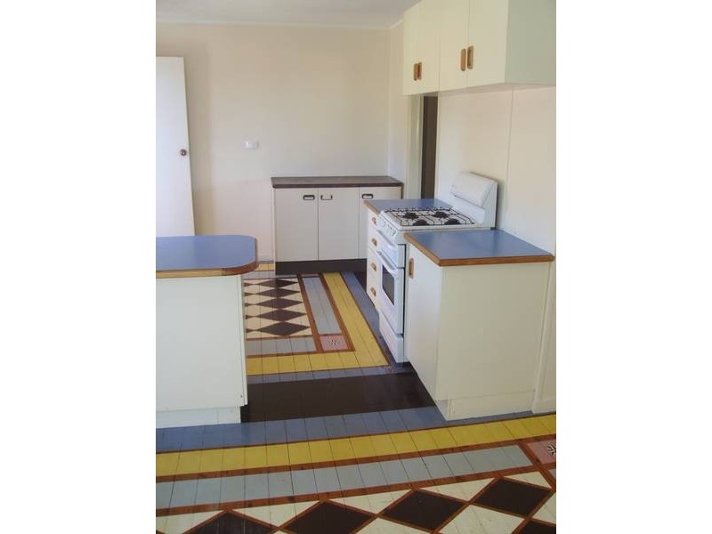 Centenary Heights QLD 4350