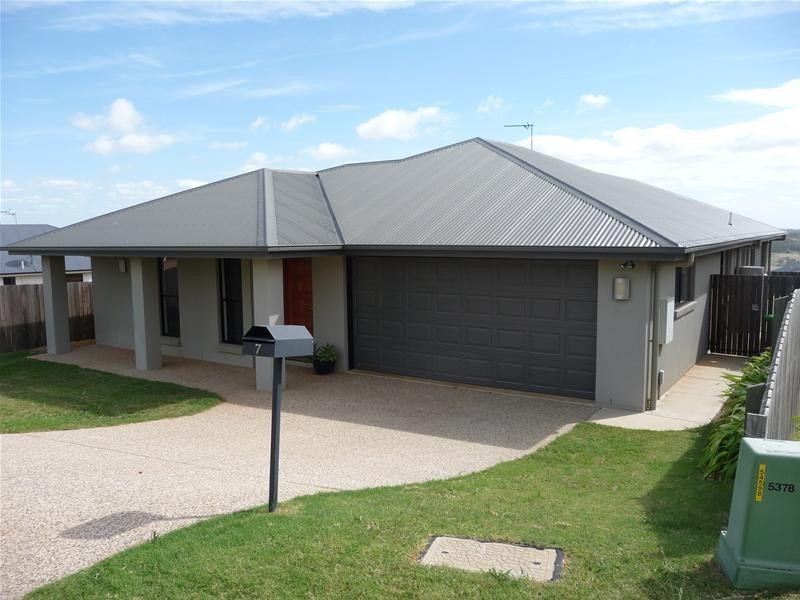 7 Dodson Crescent, Mount Kynoch QLD 4350