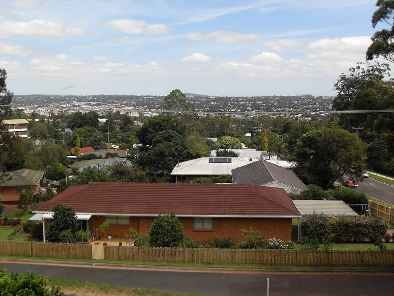 Mount Lofty QLD 4350