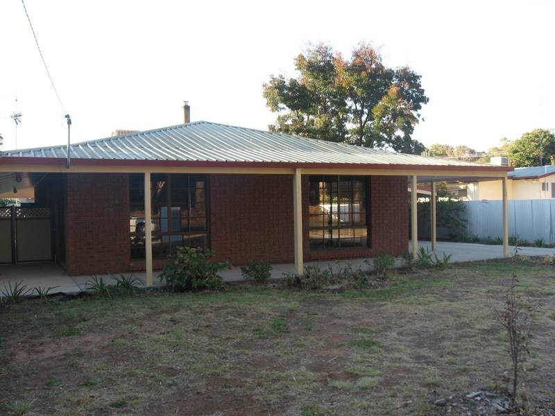 14 White Avenue, Tocumwal NSW 2714