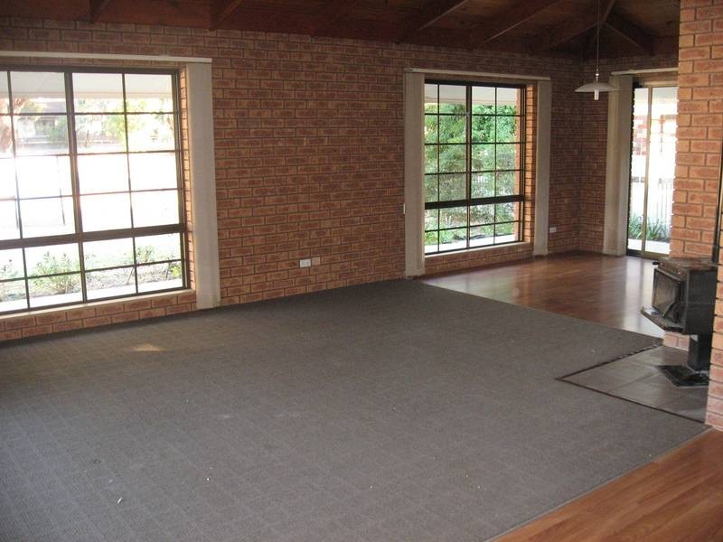 14 White Avenue, Tocumwal NSW 2714