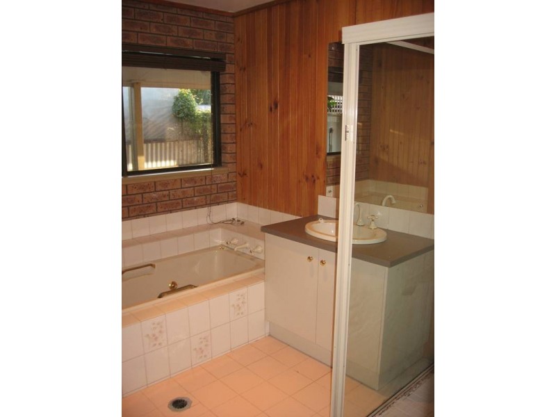 14 White Avenue, Tocumwal NSW 2714